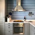 Дом отдыха Charming Lakeside House With Sauna Лиллехамер