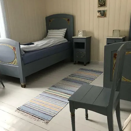 Charming Lakeside House With Sauna