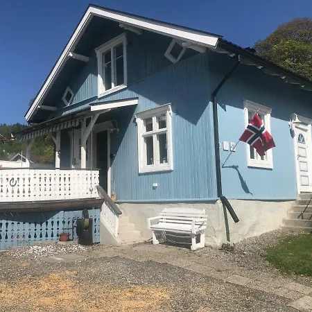 Holiday home Charming Lakeside House With Sauna