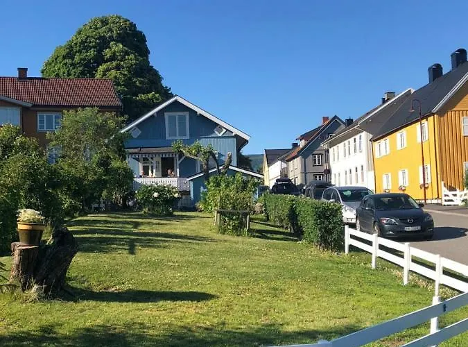 Charming Lakeside House With Sauna Nyaraló *