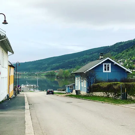 Charming Lakeside House With Sauna Nyaraló *
